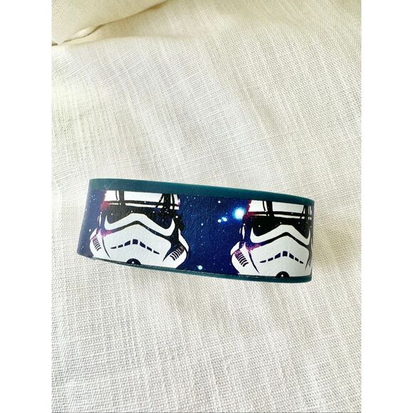 Star Wars storm trooper her universe Lucas films 2015 stretch bracelet - Picture 1 of 2